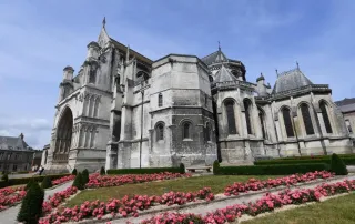 façade avant de la cathédrale de Saint-Omer