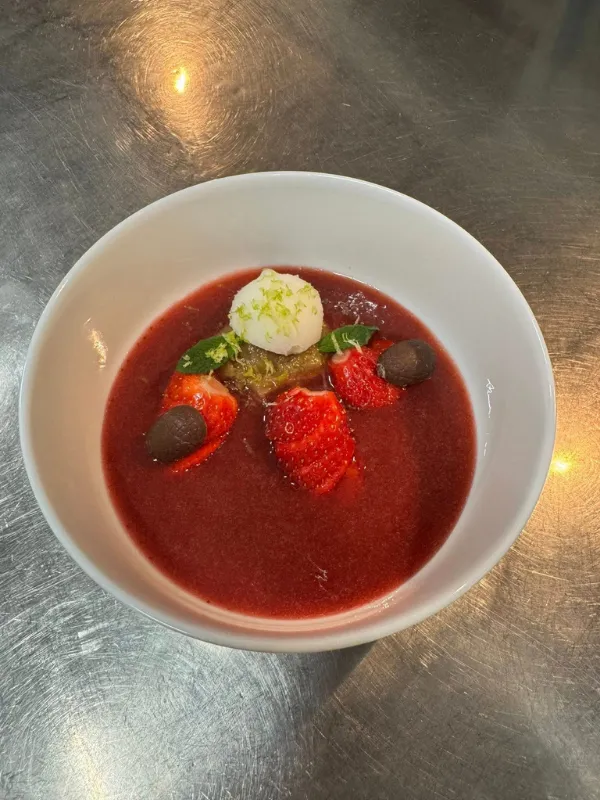 dessert fraises soupe fruits rouges glace restaurant Au Bon Accueil Salperwick