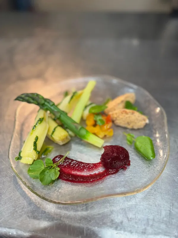 entrée gastronomique asperges dressage moderne restaurant Au Bon Accueil Salperwick