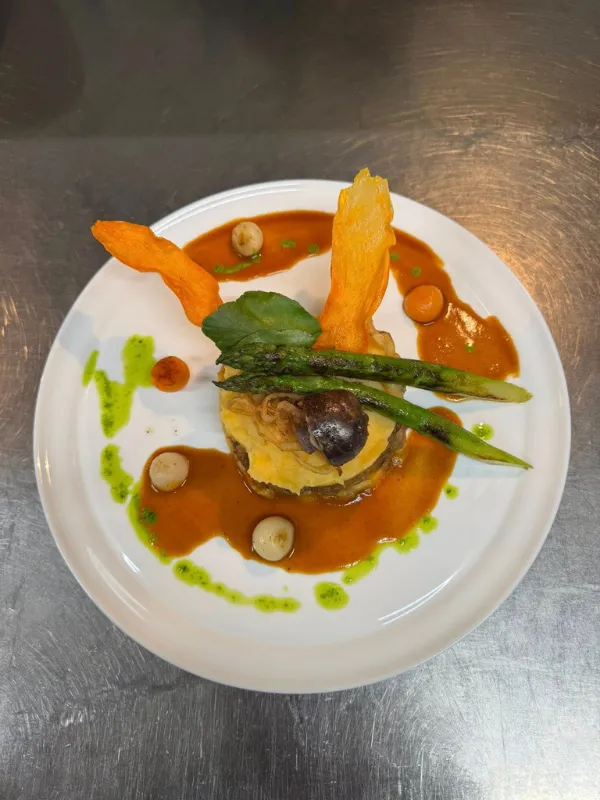plat gastronomique asperges chef Philippe Devoos restaurant Au Bon Accueil Salperwick